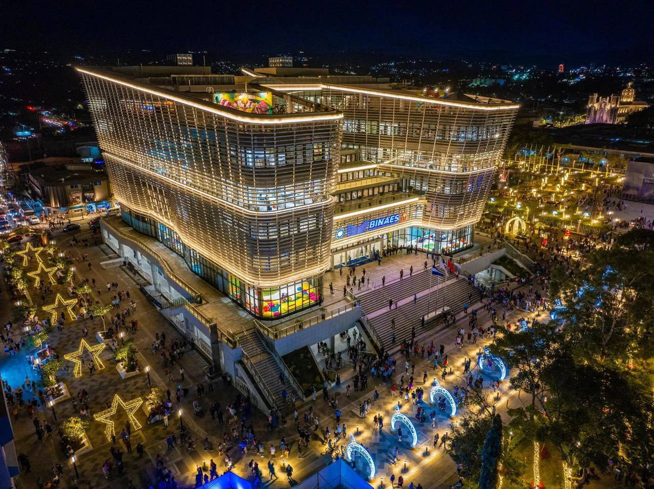 Biblioteca Nacional BINAES en San Salvador, incluida en el tour
