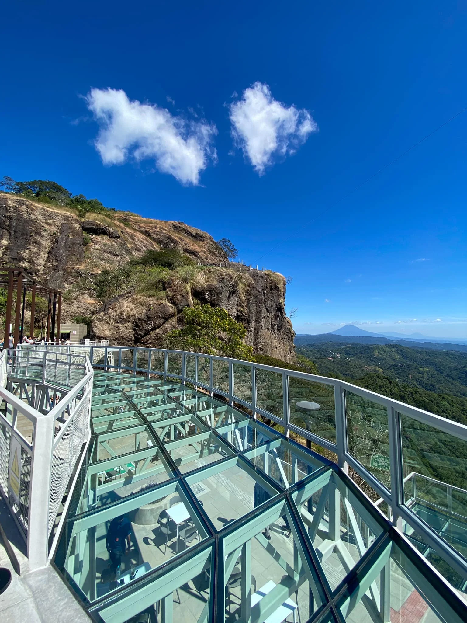 Mirador de Cristal con vista panorámica de El Salvador