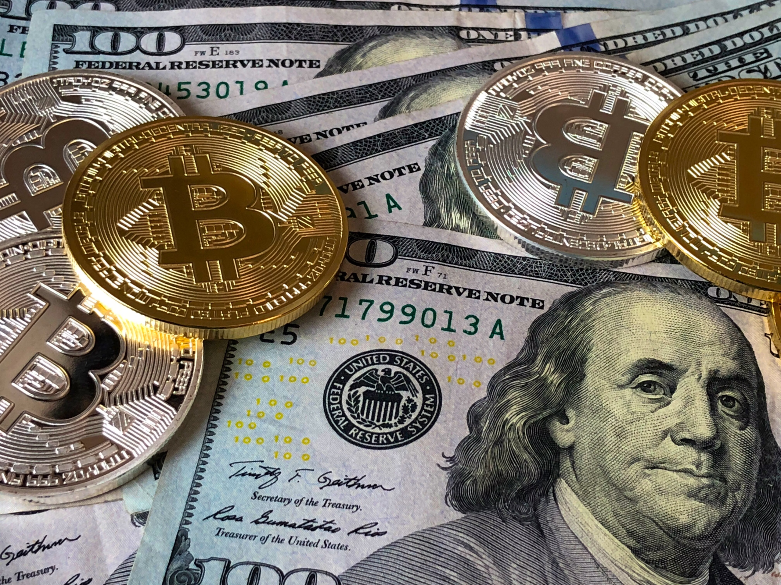 Billetes de euro para acreditar medios económicos en la frontera española